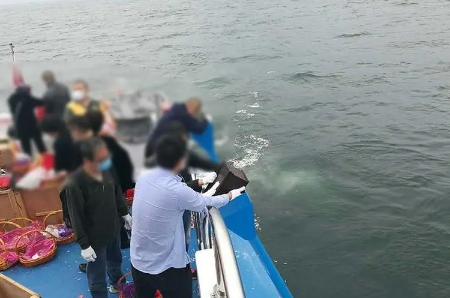 骨灰撒海对后代有影响吗？