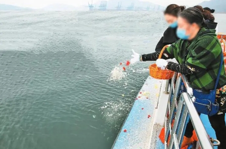 北京骨灰海葬是怎样流程